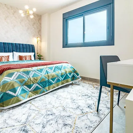 Inf25e- Tastefully Furnished Flat, Center *