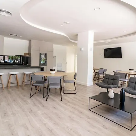 Inf25e- Tastefully Furnished Flat, Center *