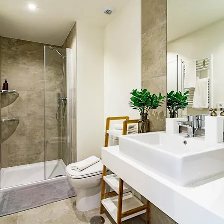 Inf25e- Tastefully Furnished Flat, Center Estepona