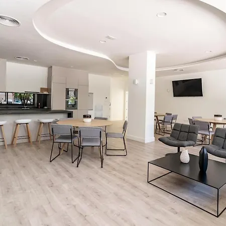 Inf2.5e- Tastefully Furnished Flat Cente Estepona