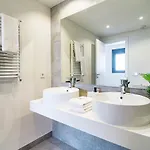 Inf2.5e- Tastefully Furnished Flat Cente Estepona