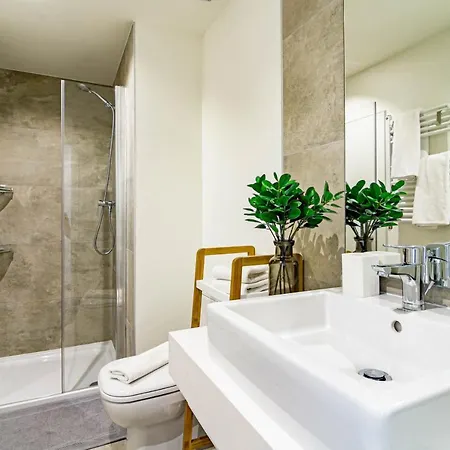 Inf25e- Tastefully Furnished Flat, Center Estepona