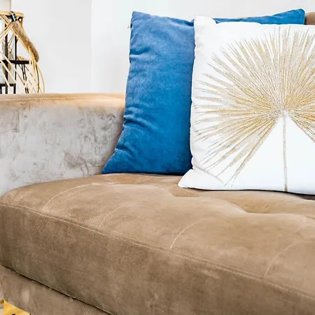 Inf25e- Tastefully Furnished Flat, Center * Estepona