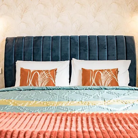 아파트 Inf2.5e- Tastefully Furnished In The Hea 에스테포나