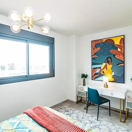 Inf2.5e- Tastefully Furnished In The Hea 아파트 에스테포나
