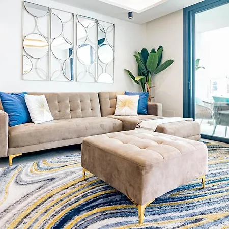 Inf2.5e- Tastefully Furnished Flat Cente Estepona