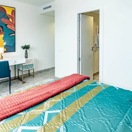 Inf25e- Tastefully Furnished In The Hea *