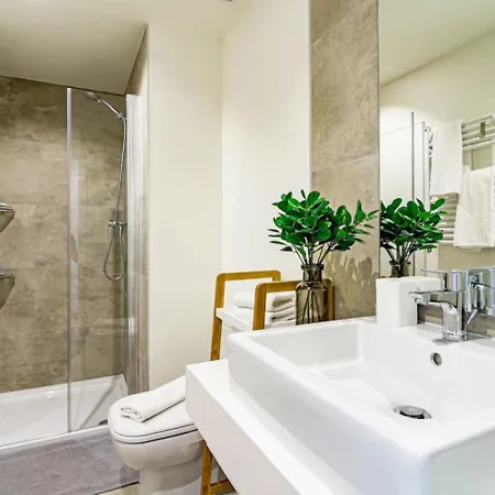 Inf25e- Tastefully Furnished In The Hea Estepona