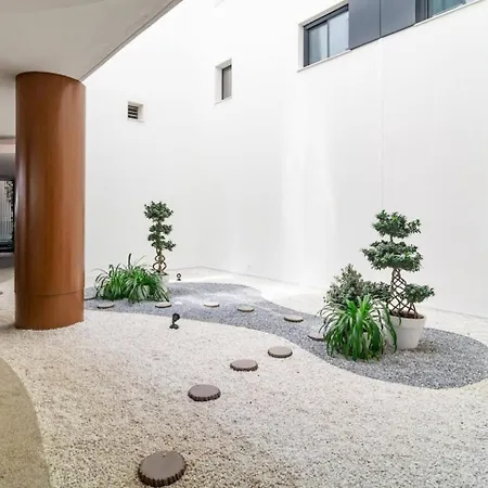 Inf25e- Tastefully Furnished In The Hea Appartement *