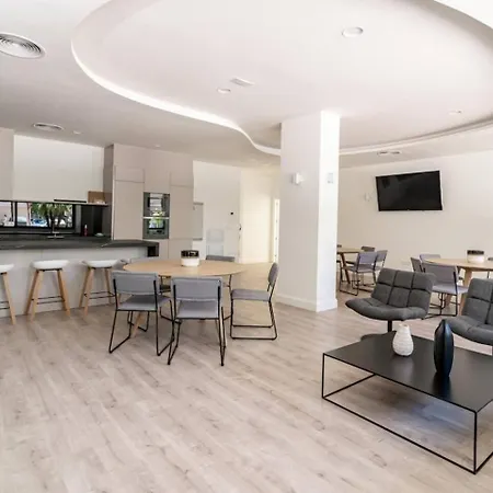 Appartement Inf25e- Tastefully Furnished In The Hea *