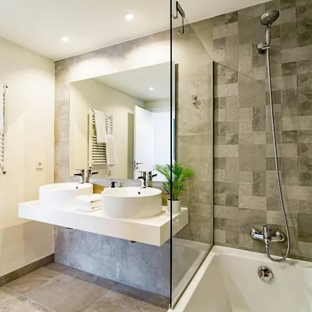 Inf25e- Tastefully Furnished In The Hea * Estepona