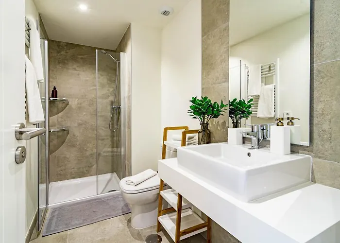 Inf2.5e- Tastefully Furnished Flat Cente Estepona