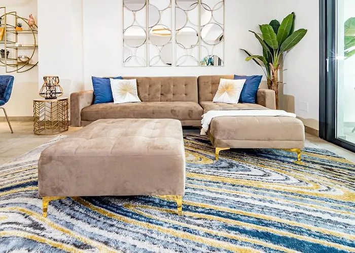 Inf2.5e- Tastefully Furnished Flat Cente *