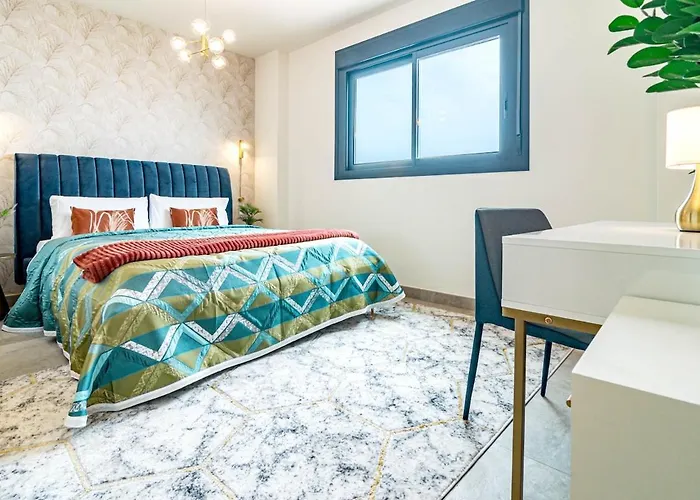 Inf2.5e- Tastefully Furnished Flat Cente *