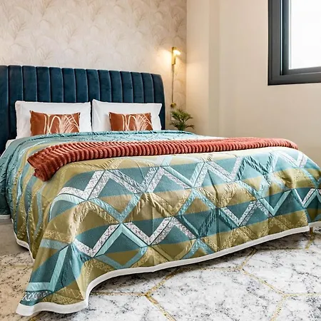 Inf2.5e- Tastefully Furnished Flat Cente Estepona