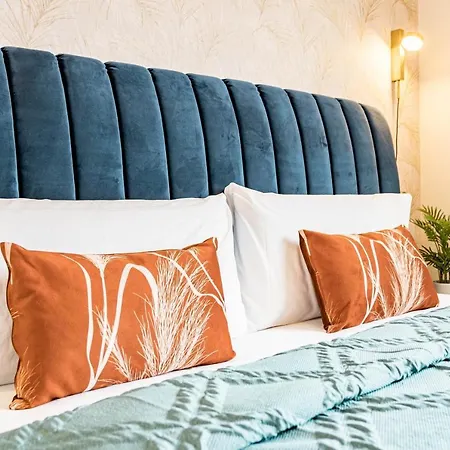 Апартаменти Inf2.5e- Tastefully Furnished Flat Cente