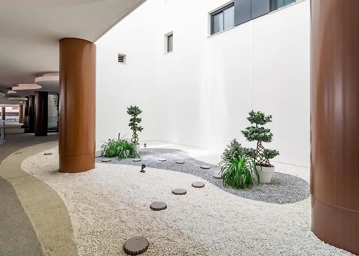 Апартаменти Inf2.5e- Tastefully Furnished Flat Cente Естепона