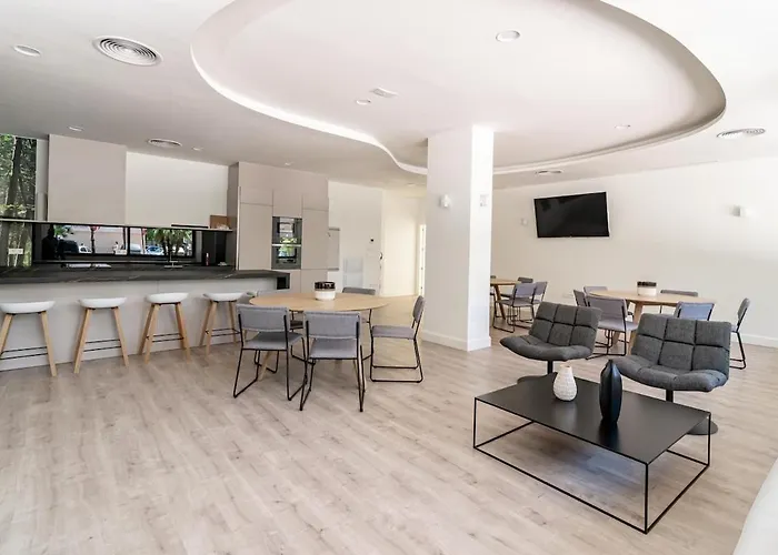 Inf2.5e- Tastefully Furnished Flat Cente Естепона